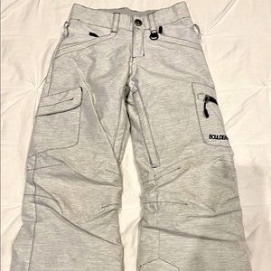 Youth small white Boulder Gear snowboard pants